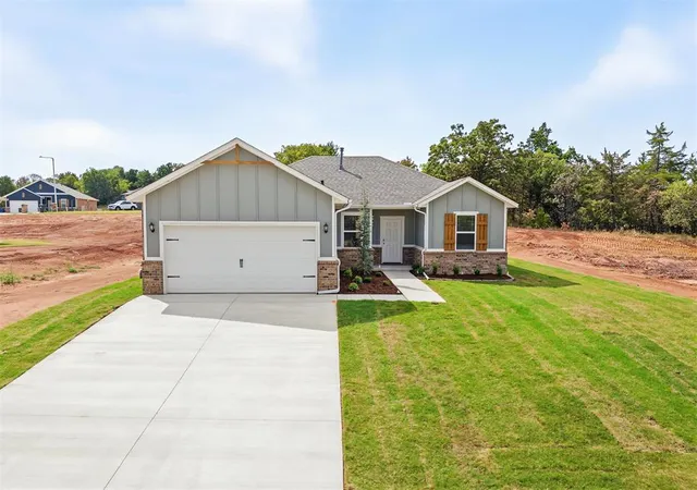 Single family home for sale at 441 Stella Trl, Guthrie, OK 73044 | MLS# 1250759