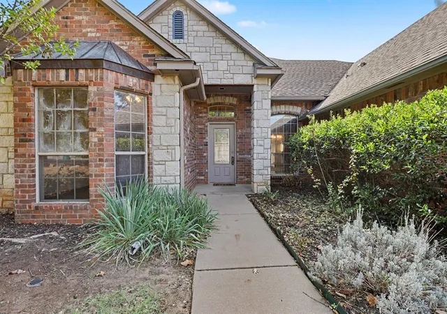 Photo 2 of Single family home for sale at 16208 Old Oak Dr, Edmond, OK 73013 | MLS# 1250761 | Listing updated on 2026-09-24