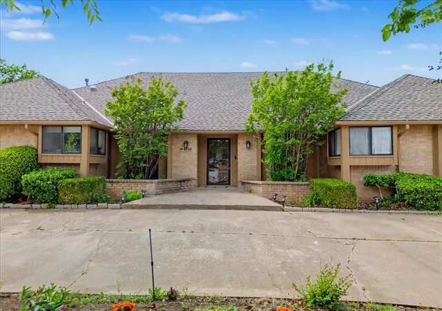 Photo 2 of Single family home for sale at 4048 Spyglass Rd, Oklahoma City, OK 73120 | MLS# 1250762 | Listing updated on 2026-09-25
