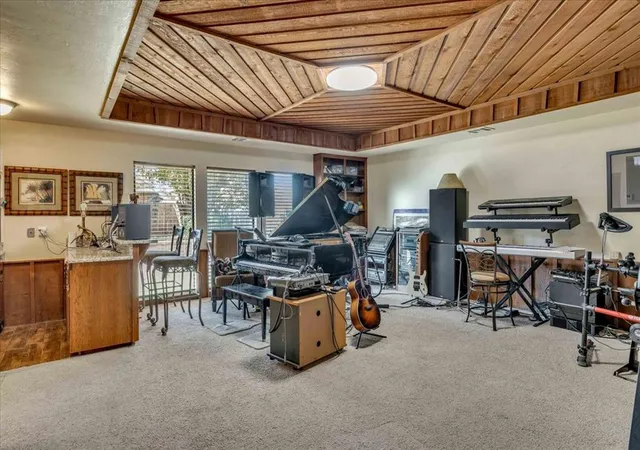 Photo 4 of Sale Pending at 4048 Spyglass Rd, Oklahoma City, OK 73120 | MLS# 1250762 | Listing updated on 2026-09-30