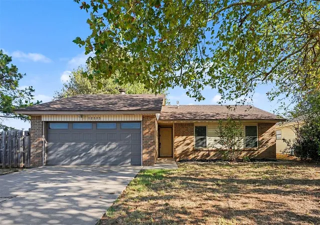 Single family home for sale at 12333 Newgate Cor, Yukon, OK 73099 | MLS# 1250763
