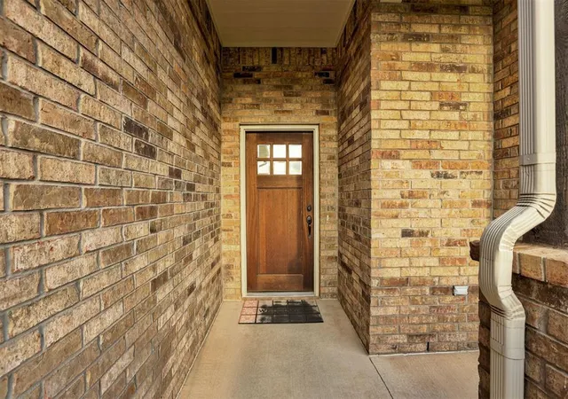 Photo 3 of Single family home for sale at 2001 Hidden Prairie Ct, Edmond, OK 73013 | MLS# 1250767 | Listing updated on 2026-10-07