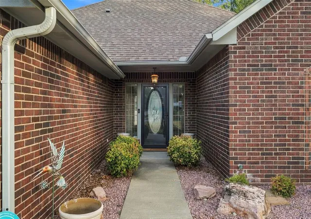Photo 3 of Single family home for sale at 1718 Bridlewood Ct, Shawnee, OK 74804 | MLS# 1250770 | Listing updated on 2026-09-26