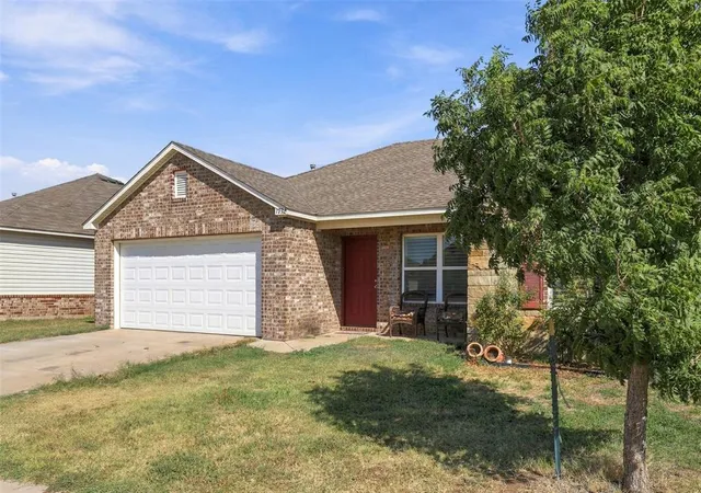 Photo 2 of Single family home for sale at 1732 Settlers Xing Blvd, El Reno, OK 73036 | MLS# 1250778 | Listing updated on 2026-10-07