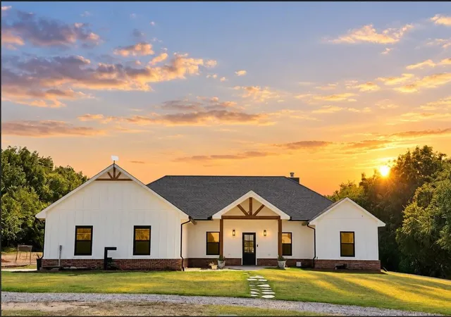Single family home for sale at 12524 E County Rd 1540, Lindsay, OK 73052 | MLS# 1250784
