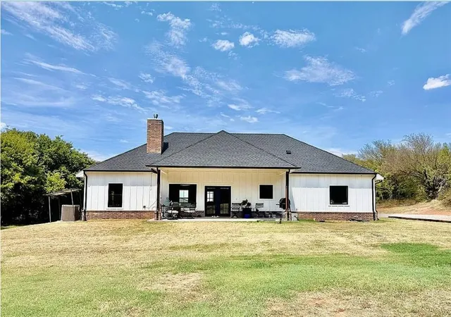 Photo 3 of Single family home for sale at 12524 E County Rd 1540, Lindsay, OK 73052 | MLS# 1250784 | Listing updated on 2026-09-24