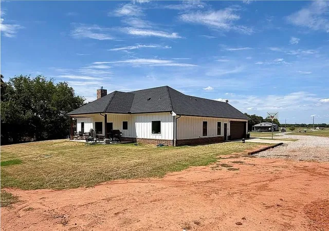 Photo 3 of Single family home for sale at 12524 E County Rd 1540, Lindsay, OK 73052 | MLS# 1250784 | Listing updated on 2026-09-24