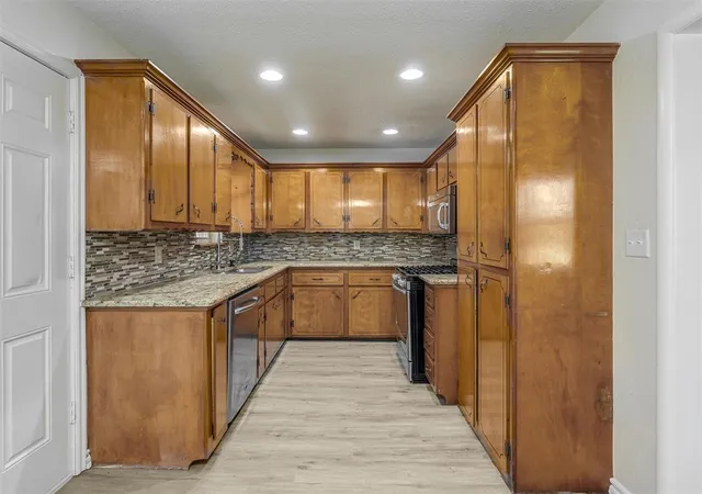 Photo 3 of Sale Pending at 240 N Bobby Mankin Dr, Choctaw, OK 73020 | MLS# 1250785 | Listing updated on 2026-10-06