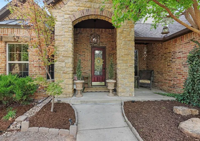 Photo 4 of Single family home for sale at 9209 Paseo Del Vita, Oklahoma City, OK 73131 | MLS# 1250786 | Listing updated on 2026-10-08
