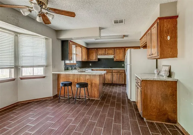 Photo 2 of Single family home for sale at 2111 Bellaire Dr, Moore, OK 73160 | MLS# 1250794 | Listing updated on 2026-09-25