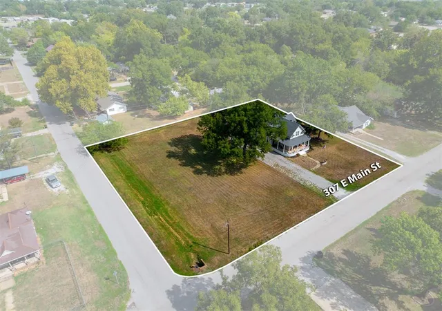 Photo 3 of Single family home for sale at 307 E Main St, Tecumseh, OK 74873 | MLS# 1250795 | Listing updated on 2026-10-06