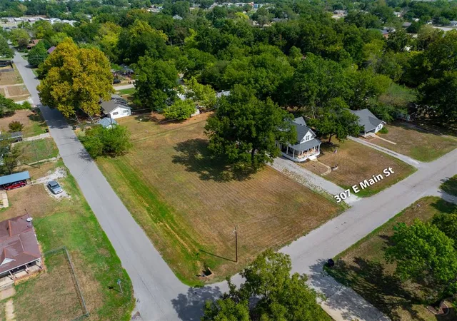 Photo 3 of Single family home for sale at 307 E Main St, Tecumseh, OK 74873 | MLS# 1250795 | Listing updated on 2026-10-06