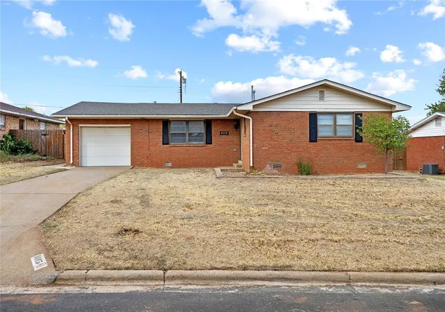 Photo 1 of Single family home for sale at 1015 E Kee St, Weatherford, OK 73096 | MLS# 1250806 | Listing updated on 2026-09-30