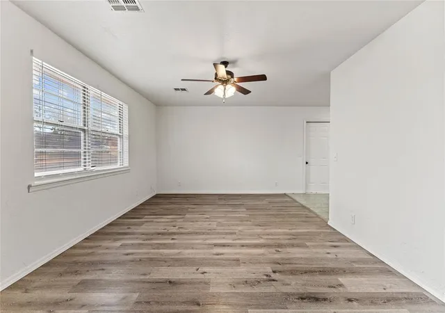Photo 3 of Single family home for sale at 1015 E Kee St, Weatherford, OK 73096 | MLS# 1250806 | Listing updated on 2026-09-30