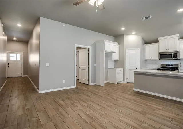 Photo 3 of Single family home for sale at 5513 Malpaso Crk Dr, Mustang, OK 73064 | MLS# 1250811 | Listing updated on 2026-09-25