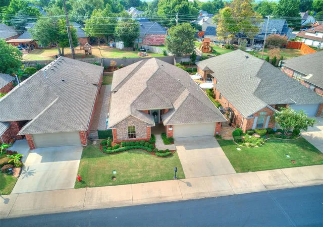 Photo 3 of Single family home for sale at 3316 Windjammer St, Norman, OK 73072 | MLS# 1250812 | Listing updated on 2026-09-30