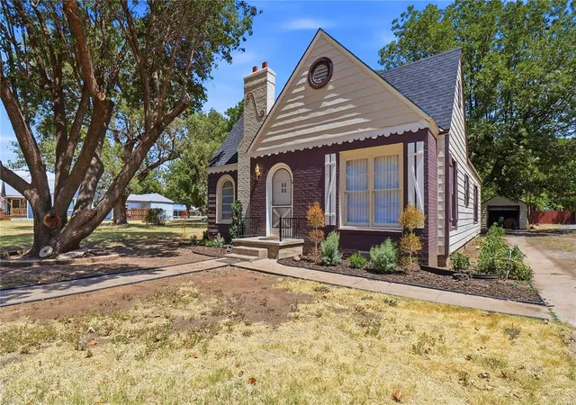 Photo 3 of Single family home for sale at 214 N Broadway Ave, Hobart, OK 73651 | MLS# 1250815 | Listing updated on 2026-09-25