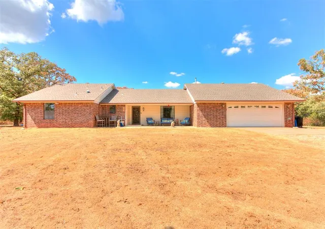 Single family home for sale at 2600 80th Avenue, Norman, OK 73026 | MLS# 1250829