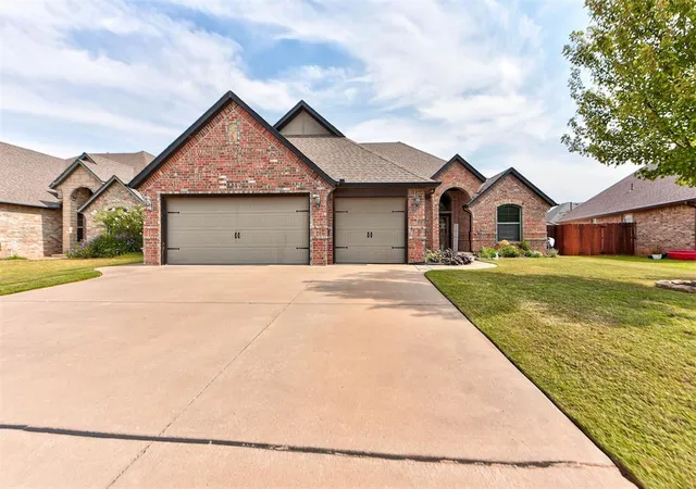 Single family home for sale at 2716 Kathleens Xing, Yukon, OK 73099 | MLS# 1250846