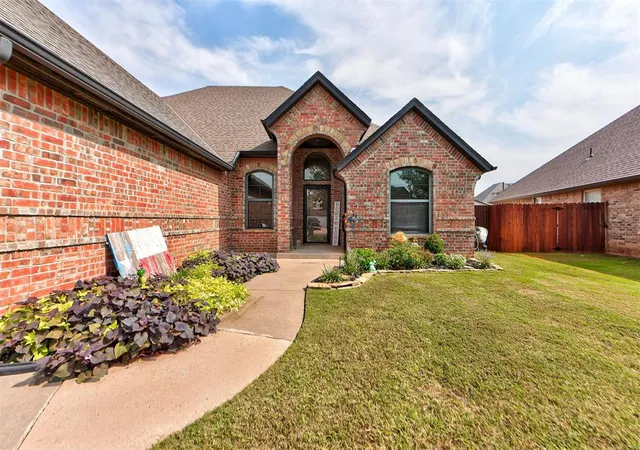 Photo 2 of Single family home for sale at 2716 Kathleens Xing, Yukon, OK 73099 | MLS# 1250846 | Listing updated on 2026-09-25