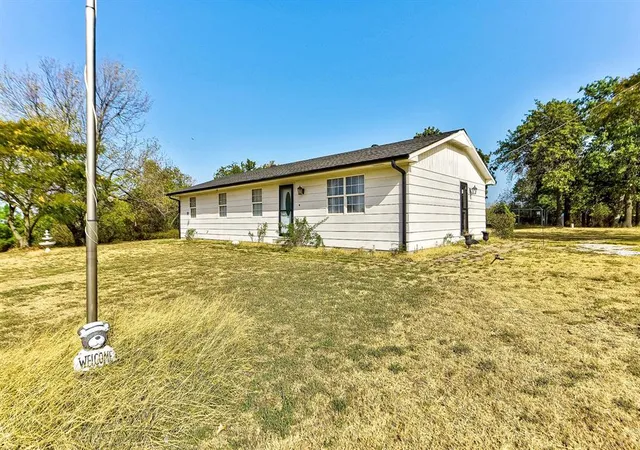 Photo 2 of Single family home for sale at 333212 E 1070 Road, Mc Loud, OK 74851 | MLS# 1250847 | Listing updated on 2026-09-27