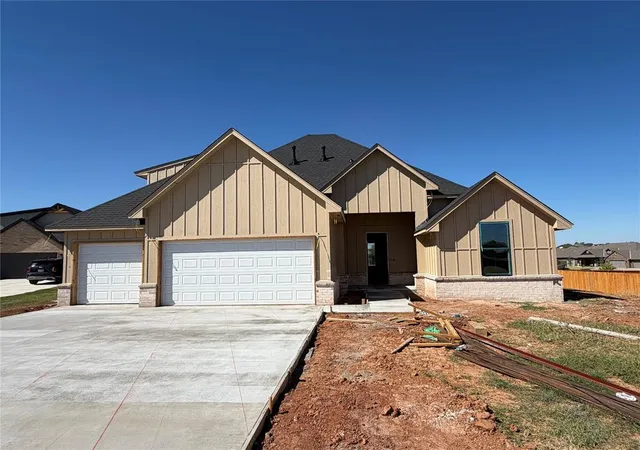 Single family home for sale at 9525 Sultans Water Way, Yukon, OK 73099 | MLS# 1250848