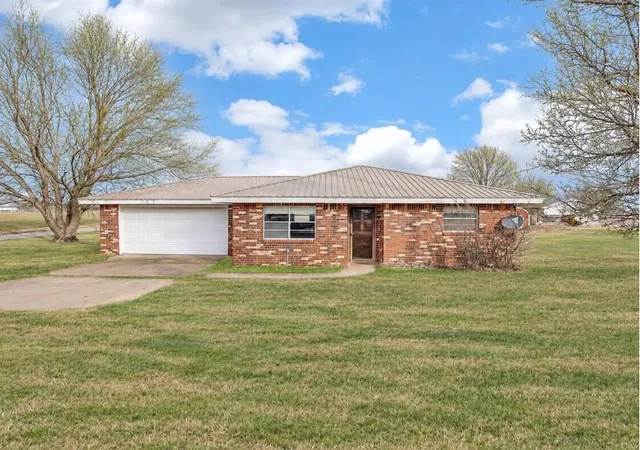 Photo 1 of Sale Pending at 105 Nw Boundry Rd, Erick, OK 73645 | MLS# 1250849 | Listing updated on 2026-10-07