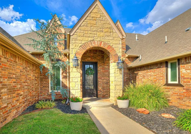 Photo 2 of Single family home for sale at 1905 Nw 193rd Circle, Edmond, OK 73012 | MLS# 1250855 | Listing updated on 2026-09-30