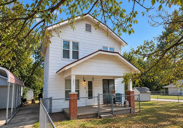 Photo 1 of Single family home for sale at 601 N Burgess St, Holdenville, OK 74848 | MLS# 1250857 | Listing updated on 2026-09-25