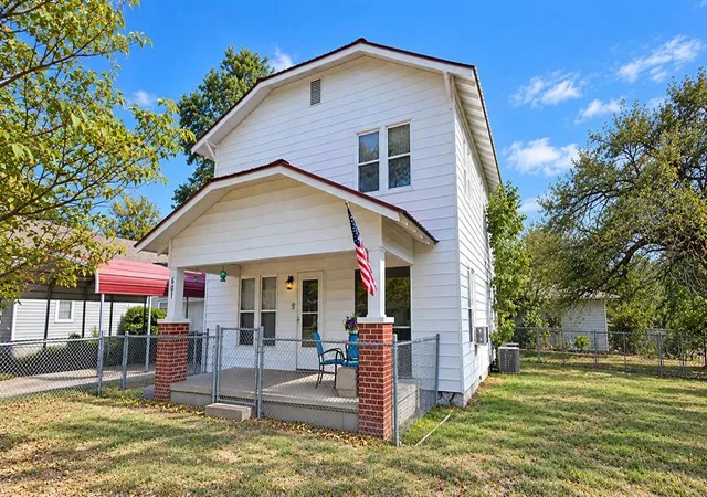 Photo 2 of Single family home for sale at 601 N Burgess St, Holdenville, OK 74848 | MLS# 1250857 | Listing updated on 2026-09-25