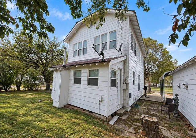 Photo 3 of Single family home for sale at 601 N Burgess St, Holdenville, OK 74848 | MLS# 1250857 | Listing updated on 2026-09-25