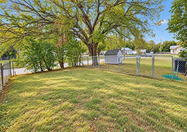 Photo 3 of Single family home for sale at 601 N Burgess St, Holdenville, OK 74848 | MLS# 1250857 | Listing updated on 2026-09-25