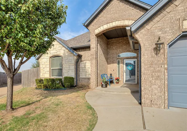 Single family home for sale at 5137 SW 120th Terrace, Oklahoma City, OK 73173 | MLS# 1250862