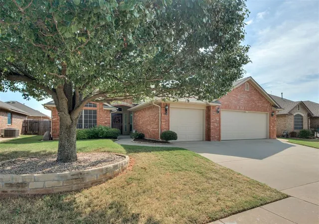 Single family home for sale at 9008 Ians Pl, Moore, OK 73160 | MLS# 1250864