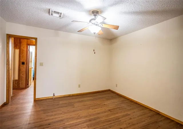 Photo 4 of Single family home for sale at 820 N Market St, Cordell, OK 73632 | MLS# 1250876 | Listing updated on 2026-09-26