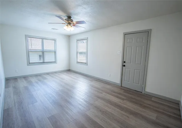 Photo 2 of Sale Pending at 305 W Rickenbacker Dr, Oklahoma City, OK 73110 | MLS# 1250882 | Listing updated on 2026-09-29