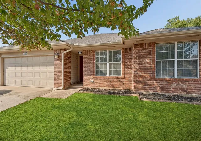 Photo 1 of Single family home for sale at 713 Cavecreek St, Norman, OK 73071 | MLS# 1250884 | Listing updated on 2026-10-23