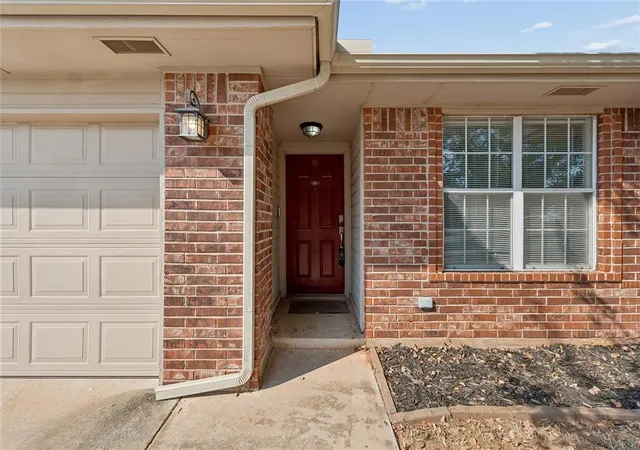 Photo 2 of Single family home for sale at 713 Cavecreek St, Norman, OK 73071 | MLS# 1250884 | Listing updated on 2026-10-23
