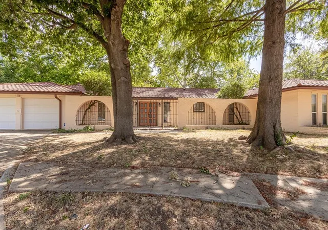 Photo 2 of Single family home for sale at 419 George L Cross Ct, Norman, OK 73069 | MLS# 1250892 | Listing updated on 2026-09-27
