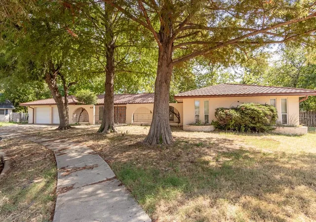 Photo 3 of Single family home for sale at 419 George L Cross Ct, Norman, OK 73069 | MLS# 1250892 | Listing updated on 2026-09-27