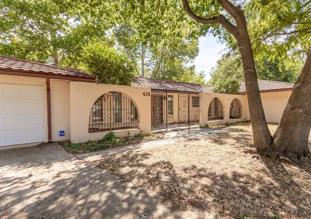Photo 3 of Single family home for sale at 419 George L Cross Ct, Norman, OK 73069 | MLS# 1250892 | Listing updated on 2026-09-27