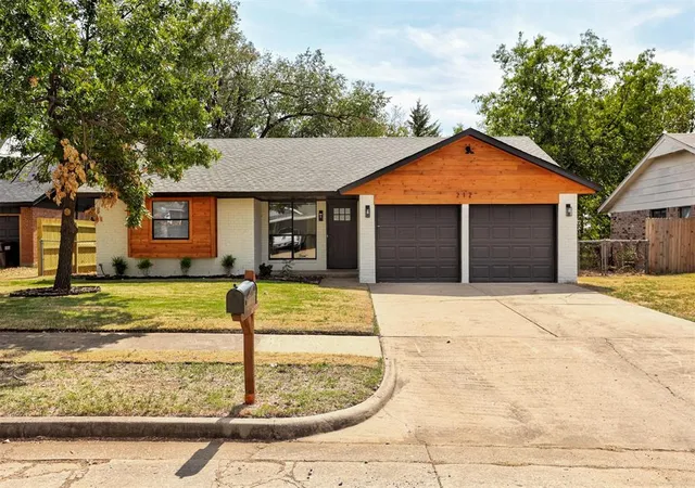 Photo 1 of Single family home for sale at 212 SW 32nd Street, Moore, OK 73160 | MLS# 1250894 | Listing updated on 2026-09-25