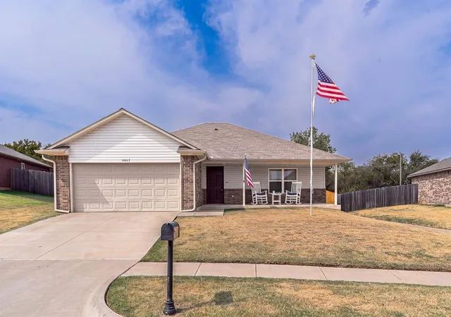 Single family home for sale at 10017 Wessex Dr, Yukon, OK 73099 | MLS# 1250898