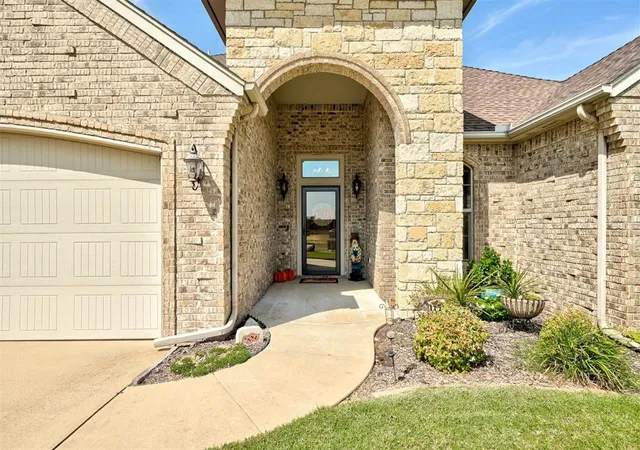 Photo 4 of Single family home for sale at 13221 Brampton Way, Yukon, OK 73099 | MLS# 1250901 | Listing updated on 2026-10-09