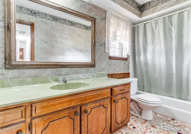 Photo 2 of Single family home for sale at 709 Wood Crst St, Moore, OK 73160 | MLS# 1250904 | Listing updated on 2026-09-26
