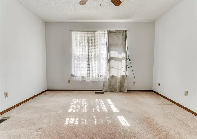 Photo 4 of Single family home for sale at 709 Wood Crst St, Moore, OK 73160 | MLS# 1250904 | Listing updated on 2026-09-26
