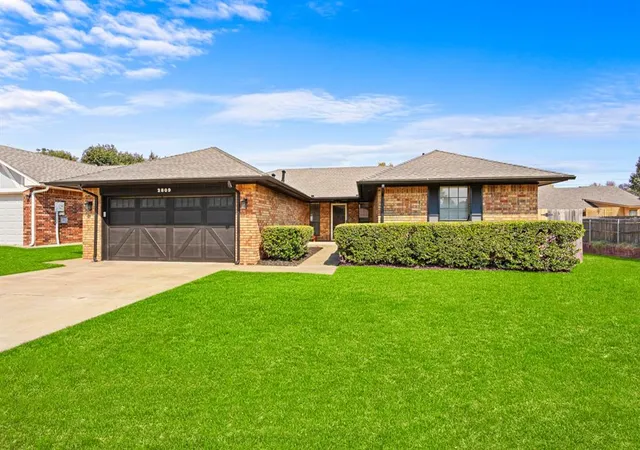 Photo 2 of Single family home for sale at 2809 Appaloosa Trl, Edmond, OK 73012 | MLS# 1250906 | Listing updated on 2026-09-29
