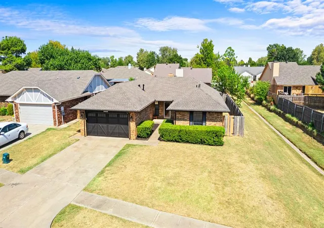 Photo 3 of Single family home for sale at 2809 Appaloosa Trl, Edmond, OK 73012 | MLS# 1250906 | Listing updated on 2026-09-29