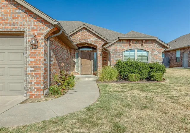 Photo 1 of Single family home for sale at 529 Whispering Oaks Blvd, Moore, OK 73160 | MLS# 1250908 | Listing updated on 2026-09-25