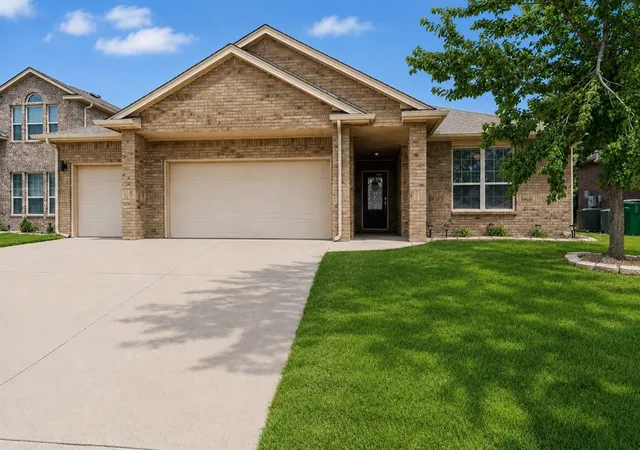 Photo 1 of Single family home for sale at 9712 Allie Hope Ln, Yukon, OK 73099 | MLS# 1250910 | Listing updated on 2026-09-26